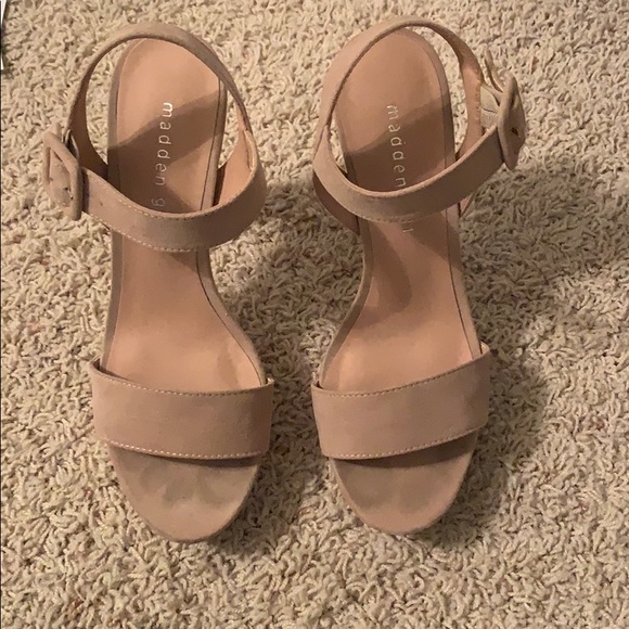 nude high heels - Picture 2 of 3